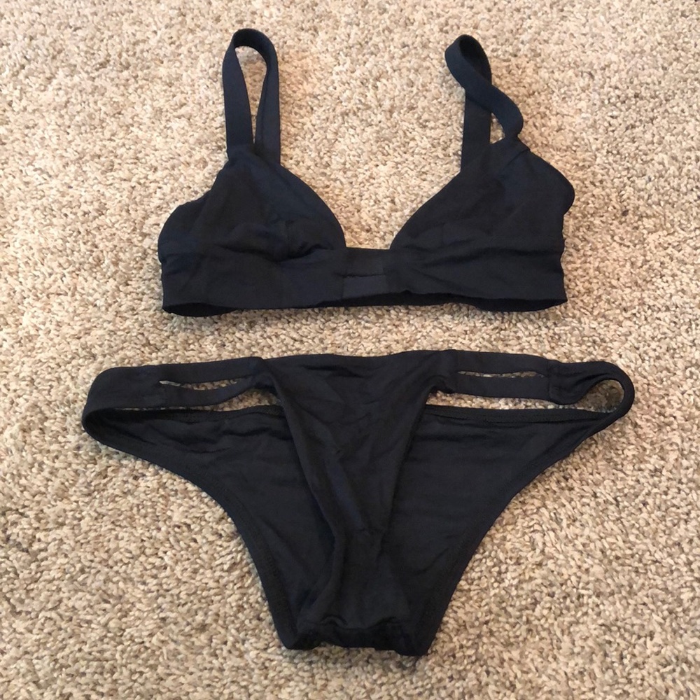 Black bikini